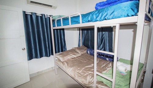 Dormitorio compartido básico, no fumadores
