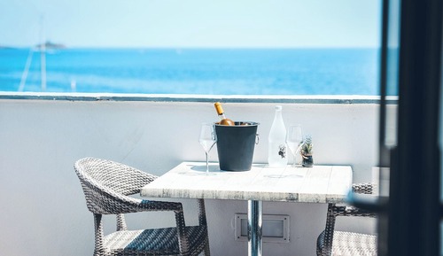 Habitación triple, vistas al mar