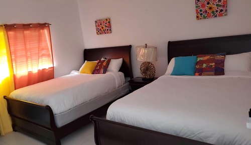Habitación Deluxe doble, vistas parciales al mar, junto a la piscina
