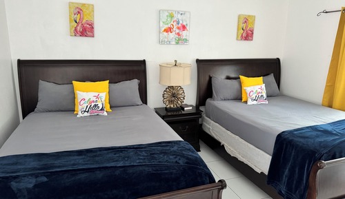 Habitación Deluxe doble, vistas parciales al mar, junto a la piscina