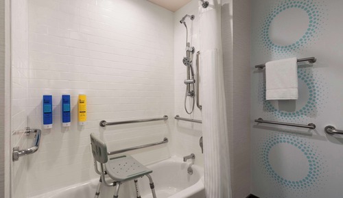 Habitación, 1 cama de matrimonio grande, accesible para personas con discapacidad, bañera