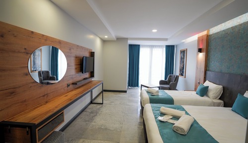 Habitación estándar con 1 cama doble o 2 individuales, vistas a la piscina