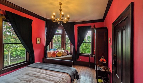 Habitación romántica, varias camas, vistas al jardín