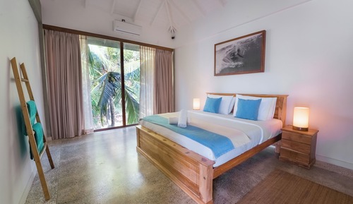 Habitación estándar con 1 cama doble o 2 individuales, vistas al jardín