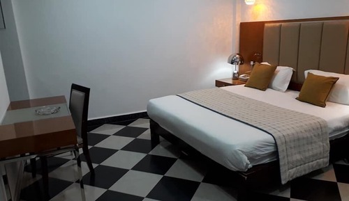 Habitación estándar con 1 cama doble o 2 individuales
