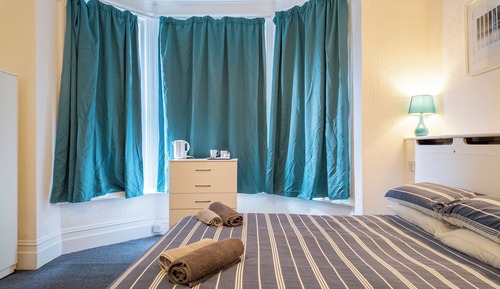 Habitación básica doble, baño privado