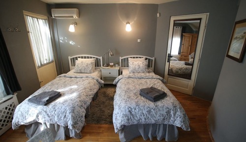 Habitación con 2 camas individuales