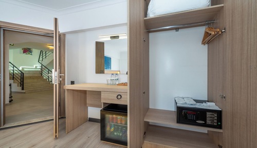 Habitación estándar con 1 cama doble o 2 individuales, no fumadores, vistas a la ciudad