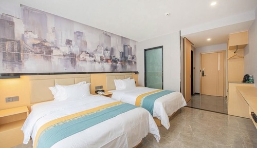 Habitación de lujo con 2 camas individuales, varias camas