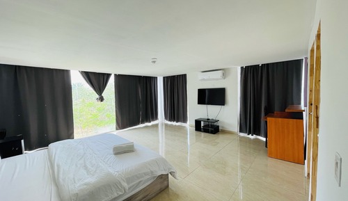 Habitación, 1 cama de matrimonio grande, vistas al patio