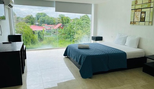 Habitación básica doble, 1 cama de matrimonio, no fumadores, vistas al patio