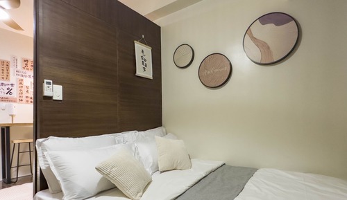Apartamento de luna de miel, varias camas, balcón, vistas a la piscina