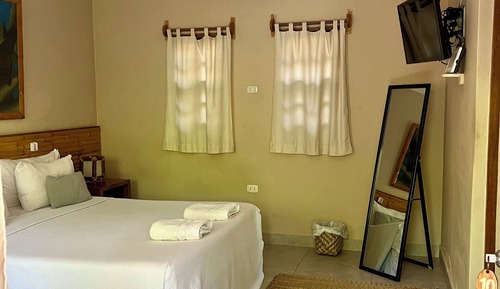 HABITACION MATRIMONIAL FRENTE AL JARDIN CON TERRAZA