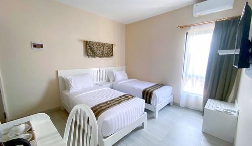 Habitación básica con 2 camas individuales