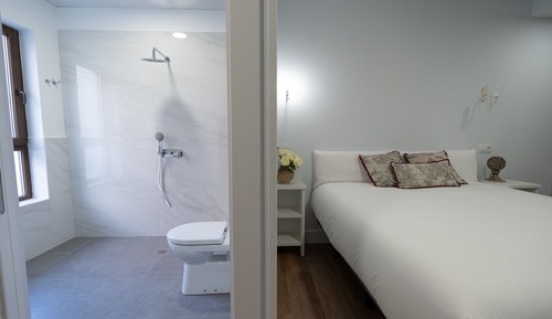 Habitación con 1 cama doble o 2 individuales, baño privado (minusv)