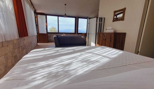 Suite estudio panorámica, varias camas, vistas al mar, junto a la montaña