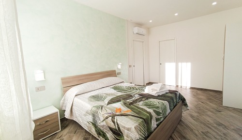 Habitación tradicional con 1 cama doble o 2 individuales, vistas al jardín