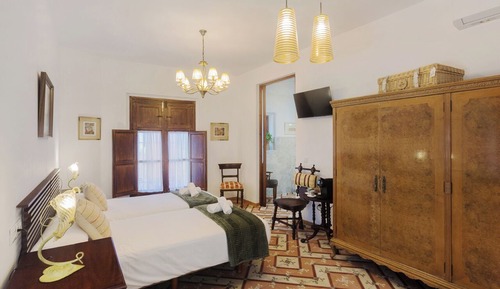 Habitación Confort con 1 cama doble o 2 individuales