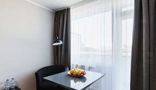 Estudio básico, 1 cama de matrimonio grande, cocina básica