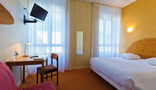 Habitación estándar doble, 1 cama de matrimonio, baño privado, vistas a la montaña