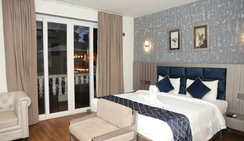 Suite, 2 camas dobles, balcón, vistas a la piscina