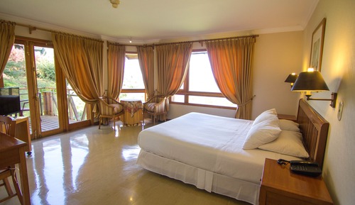 Habitación estándar doble, no fumadores, vistas parciales al lago