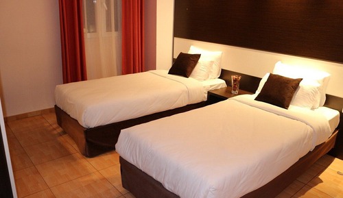 Habitación estándar con 1 cama doble o 2 individuales, baño privado
