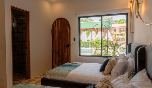 Habitación Deluxe, 2 camas de matrimonio, vistas a la piscina