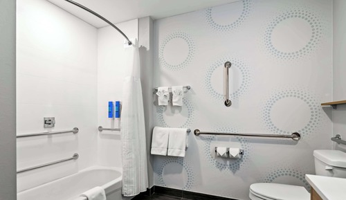 Habitación, 2 camas de matrimonio, accesible para personas con discapacidad, bañera