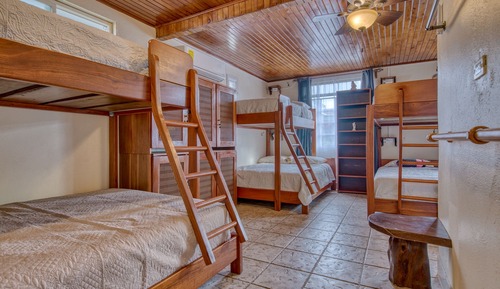 Dormitorio compartido clásico