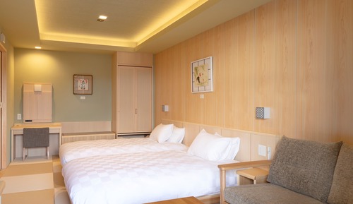 Habitación con 2 camas individuales, balcón