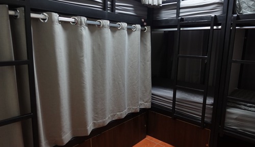 Dormitorio compartido básico, dormitorio mixto