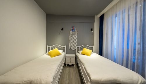 Apartamento familiar, varias camas, cocina básica, vistas al mar