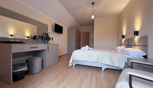 Habitación básica con 1 cama doble o 2 individuales, vistas al patio