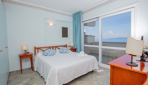 Apartamento familiar, balcón, vistas al mar