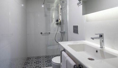 Suite, balcón (Land Side, 2 French Beds)