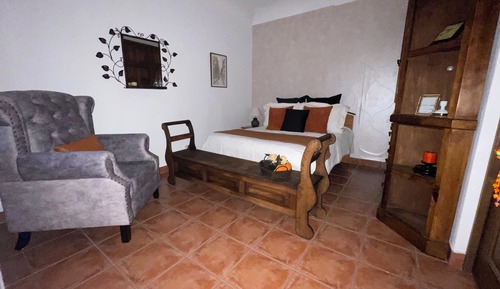 Standard Double Room, Shared bathroom