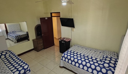 Habitación estándar con 2 camas individuales, 2 camas dobles, balcón, vistas al parque