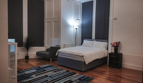 Estudio clásico, no fumadores, baño privado