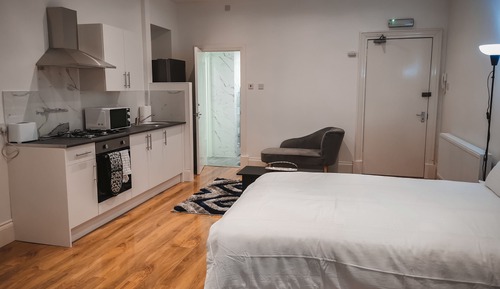 Estudio clásico, no fumadores, baño privado