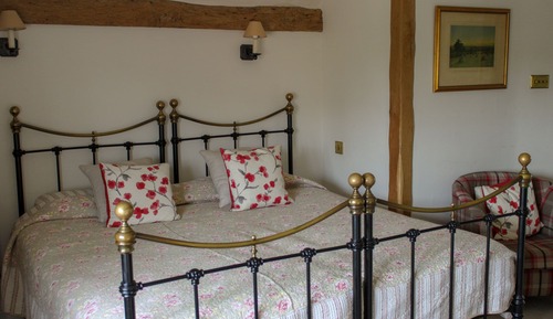 Habitación clásica con 1 cama doble o 2 individuales, baño privado