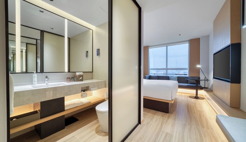 Habitación superior, 1 cama de matrimonio grande, vistas a la ciudad