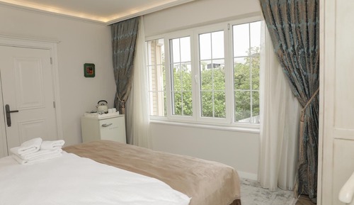 Habitación estándar con 1 cama doble o 2 individuales, vistas al jardín