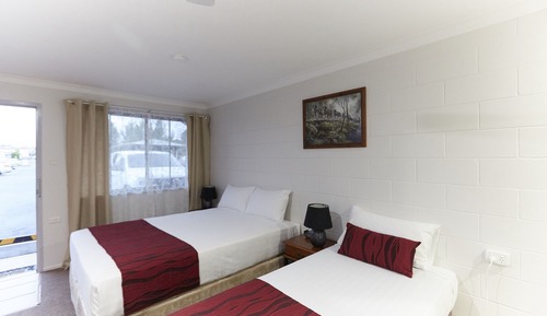 Habitación estándar con 2 camas individuales, varias camas