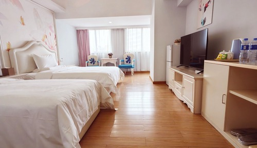 Habitación familiar con 2 camas individuales, vistas a la ciudad