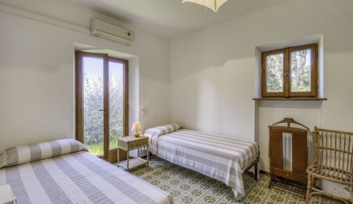 Family House, 3 Bedrooms, 2 Bathrooms, Mountainside (Bright Home With Wonderful Sea View)