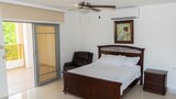 Comfort Suite, Pool View