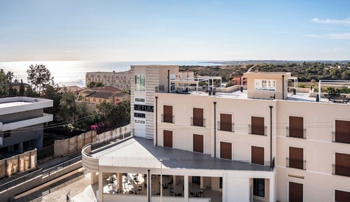 Suite estudio junior, terraza, vistas parciales al mar