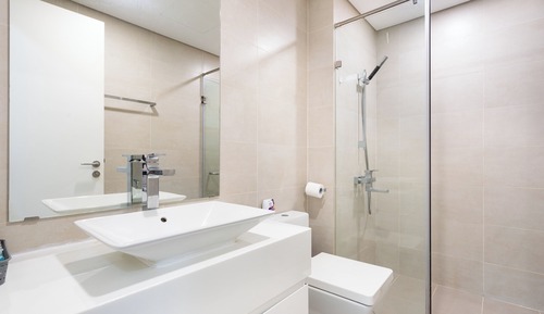 Apartamento de lujo, 3 habitaciones, vistas a la ciudad, en una planta alta