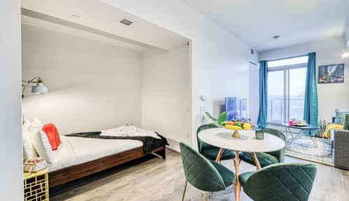 Suite romántica, varias camas, balcón, vistas a la ciudad